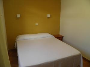 Posteľ alebo postele v izbe v ubytovaní Hostal Albacar