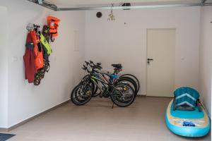 a room with two bikes parked on a wall at Wejsuniak Mazury in Ruciane-Nida +31 photos