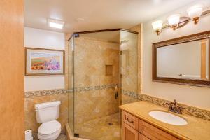 Ένα μπάνιο στο Hot Tub and Mtn Views Grand Mountain Chalet +35 φωτογραφίες