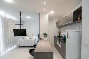 A cozinha ou cozinha compacta de Studio Espaço Moderno