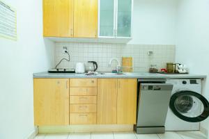 Kuchyň nebo kuchyňský kout v ubytování Hostel Metro Kabaty