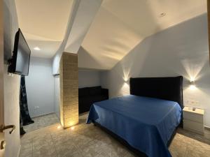 Postel nebo postele na pokoji v ubytování Domus Arco Romano