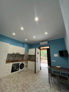 Kuchyň nebo kuchyňský kout v ubytování Domus Arco Romano