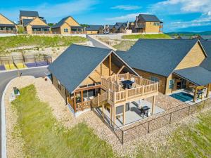 an overhead view of a house with a deck at Private Hot Tub-Free Attraction Tickets-Lake Lookout-Community Indoor & Outdoor Pools in Branson