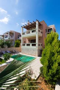 a villa with a swimming pool in a resort at Villa Sia in Adelianos Kampos