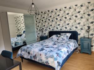 Postel nebo postele na pokoji v ubytování Kernay, grande maison familiale pour 10 personnes