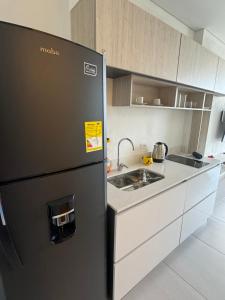 Kuchyň nebo kuchyňský kout v ubytování Suite Lujosa con Jacuzzi piso 14 vista al mar