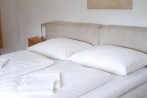 Ein Bett oder Betten in einem Zimmer der Unterkunft Urban Oasis