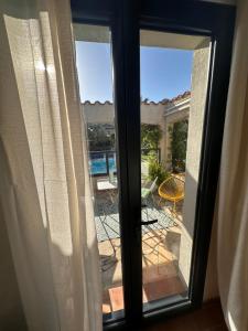 La villa des oliviers内部或周边的泳池