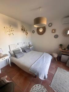 La villa des oliviers客房内的一张或多张床位