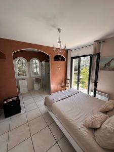 La villa des oliviers客房内的一张或多张床位