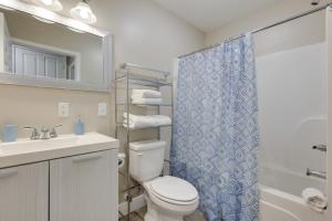 Un baño de Dog-Friendly Pensacola Duplex about 7 Mi to Downtown 16 fotos más