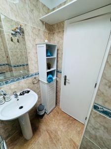 Et badeværelse på Blue Paradise Apartment + 19 billeder