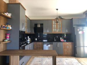 Η κουζίνα ή μικρή κουζίνα στο Villa Babakon