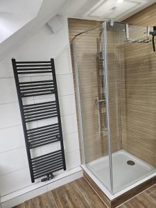 Fotografie z fotogalerie ubytování Tautraum Suite mit Whirlpool und grünem Ausblick v destinaci Wilhelmshaven + 28 fotografií