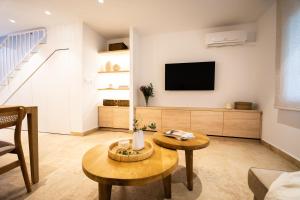 Μια τηλεόραση ή/και κέντρο ψυχαγωγίας στο VERA SUN LUXURY new!!! 89 en Vera Coast