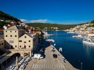 a view of a harbor with boats in the water at Bed & Breakfast Blanc in Pučišća