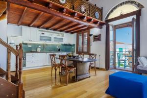 Η κουζίνα ή μικρή κουζίνα στο The Lofthouse at Skopelos Town