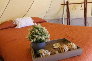 Letto o letti in una camera di RUSTICO LOUNGE-Tipi With AC in front of the beach
