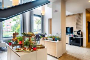 a kitchen with plants on display in a room at Best Western Plus Welcome Hotel Frankfurt in Frankfurt
