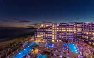 Bazén v ubytování Ocean view suite nebo v jeho okolí