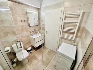Koupelna v ubytování Bliss Apart Hotel Sea View + 37 fotografií