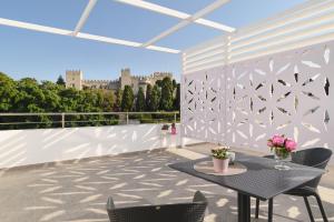 Balkoni atau teres di Castelo View Luxury apt