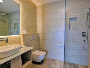 Ein Badezimmer in der Unterkunft Uma Residence and Suites