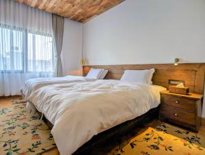 Ein Bett oder Betten in einem Zimmer der Unterkunft Uma Residence and Suites