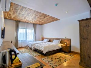 Ein Bett oder Betten in einem Zimmer der Unterkunft Uma Residence and Suites