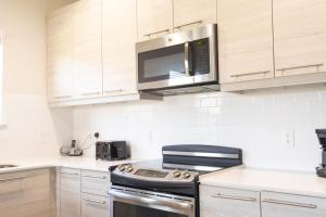 Kuchyň nebo kuchyňský kout v ubytování Balmoral Resort-169CC home