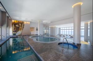 Bazén v ubytování Ocean view suite nebo v jeho okolí