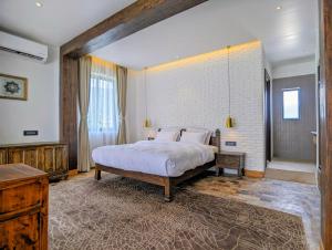 Ein Bett oder Betten in einem Zimmer der Unterkunft Uma Residence and Suites