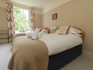 Postel nebo postele na pokoji v ubytování Penwarne Lodge