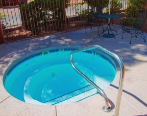 a swimming pool with a blue tub and a blue chair at Baby Quail Inn in Sedona