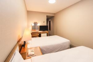 Postel nebo postele na pokoji v ubytování Hotel Sunroute Niigata