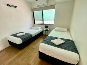 Postel nebo postele na pokoji v ubytování Reef Gateway Apartments