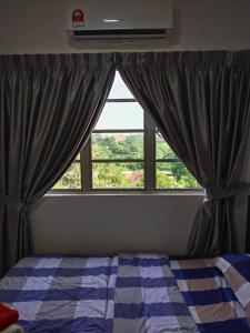 Una cama o camas en una habitación de 3B2R Unit, Seruni Service Apartment at Serendah Golf Resort, Serendah, Nearby Serendah KTM Komuter Station, Genting, Rawang, UMW HVM Park, Bukit Beruntung Resort