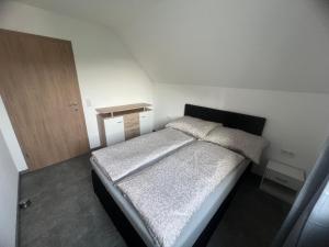 Postel nebo postele na pokoji v ubytování Möschbauer apartments Nähe Red Bull Ring + 12 fotografií