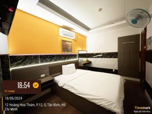Postel nebo postele na pokoji v ubytování Phúc Khang Hotel Airport