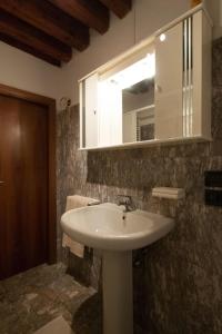 Vannituba majutusasutuses Ve-nice Suite Giuffa C4834