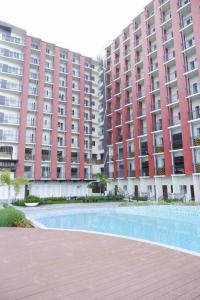 Bazén v ubytování Yvonne Condo at Primeworld Lapu Lapu, Mactan Cebu nebo v jeho okolí