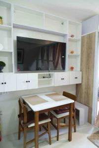 Kuchyň nebo kuchyňský kout v ubytování Yvonne Condo at Primeworld Lapu Lapu, Mactan Cebu