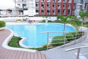 Bazén v ubytování Yvonne Condo at Primeworld Lapu Lapu, Mactan Cebu nebo v jeho okolí