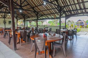 Restaurace v ubytování Green Orry Inn Tetebatu