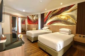 Voodi või voodid majutusasutuse Lombok Raya Hotel toas