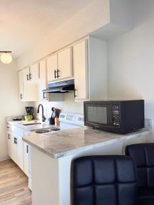 Kuchyň nebo kuchyňský kout v ubytování Modern Fully Equipped Apt
