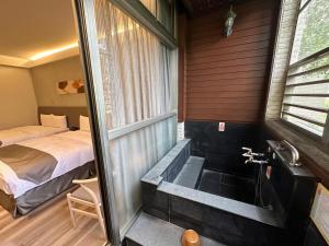 Voodi või voodid majutusasutuse Hoya Hot Springs Resort, Guanziling toas