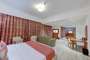 Cama ou camas em um quarto em Donatello Hotel