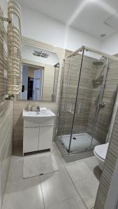 Bilik mandi di Apartamenty Starówka